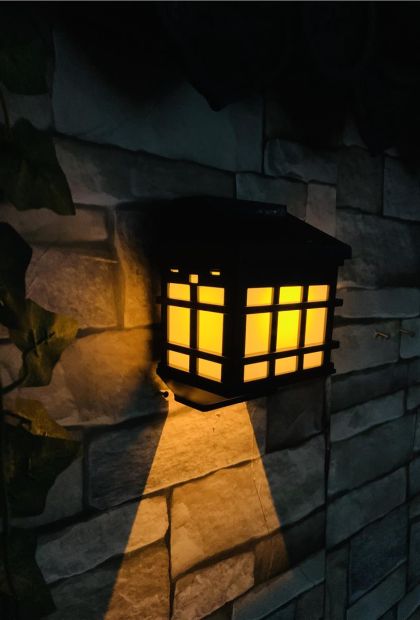 Lampa LED solarana zidna - plamen